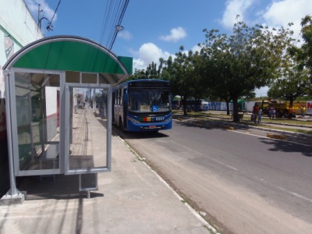 Novo lote com mais de 70 novos abrigos começa a ser instalado em Aracaju - SMTT Aracaju
